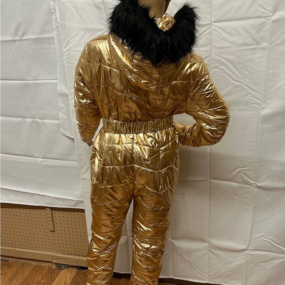 Women’s Gold Snowsuit - Picture 7 of 8